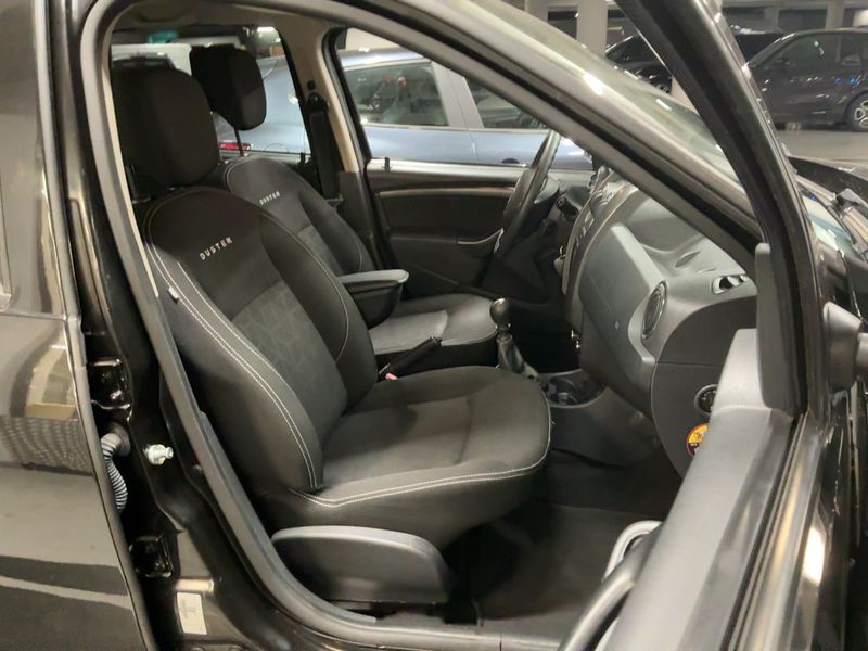 Dacia Duster 1.2 TCe Laureate 4x2 2014 – снимка 16