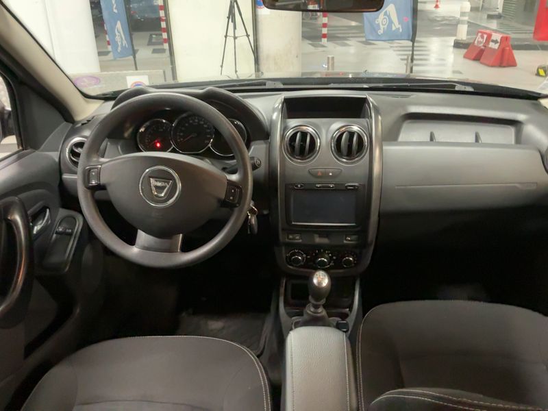Dacia Duster 1.2 TCe Laureate 4x2 2014 – снимка 17