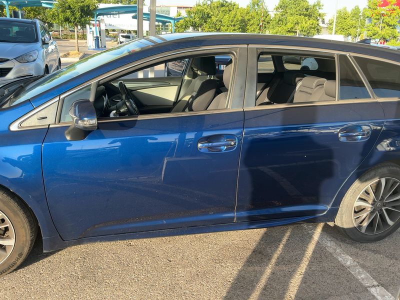 Toyota Avensis 2.0 D-4D Advance 2016 – снимка 4