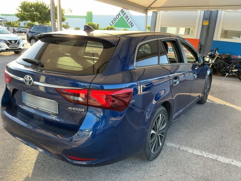 Toyota Avensis 2.0 D-4D Advance 2016 – снимка 8