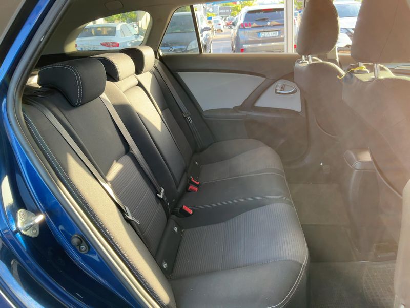 Toyota Avensis 2.0 D-4D Advance 2016 – снимка 19