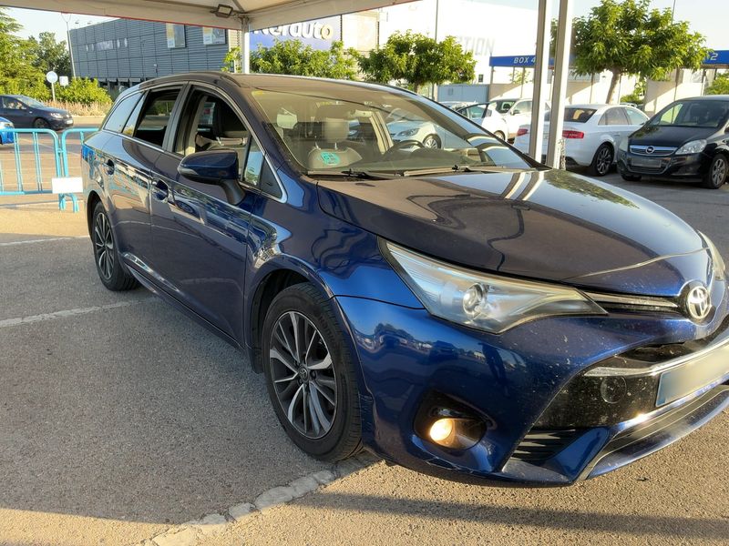 Toyota Avensis 2.0 D-4D Advance 2016 – снимка 12