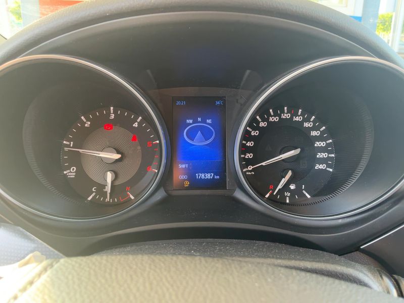 Toyota Avensis 2.0 D-4D Advance 2016 – снимка 18