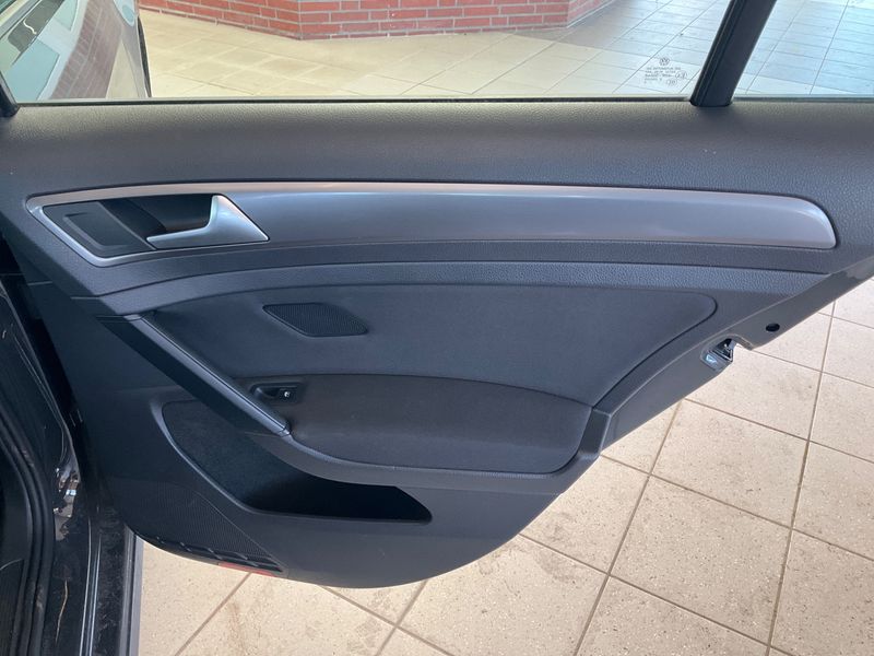 Volkswagen Golf VII 1.6 TDI Trendline BlueMotion Tech 2015 – снимка на щета 40