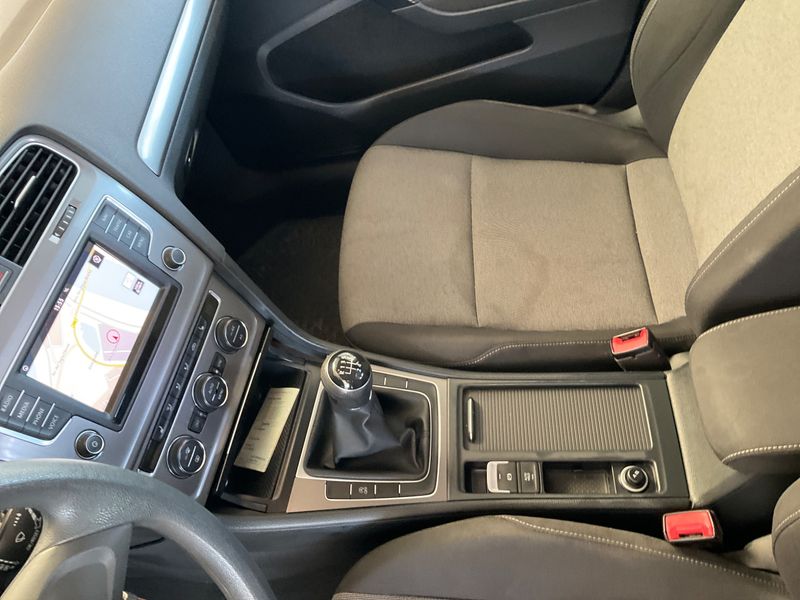 Volkswagen Golf VII 1.6 TDI Trendline BlueMotion Tech 2015 – снимка на щета 45