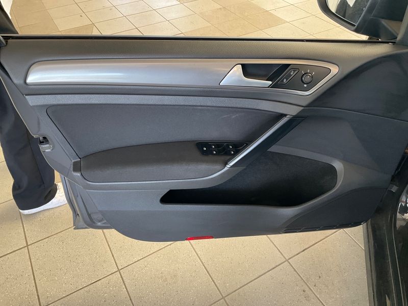 Volkswagen Golf VII 1.6 TDI Trendline BlueMotion Tech 2015 – снимка на щета 44