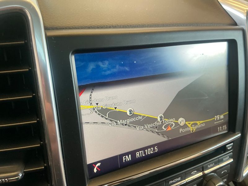 Porsche Cayenne Diesel Platinum Edition 2014 – снимка на щета