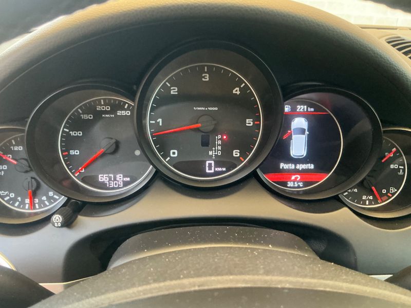 Porsche Cayenne Diesel Platinum Edition 2014 – снимка на щета