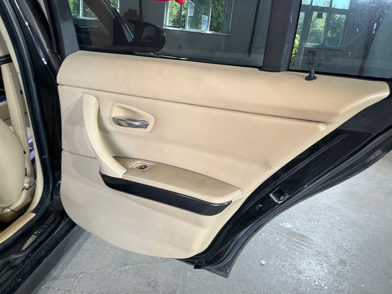 BMW 3er 325i 2009 – снимка 39