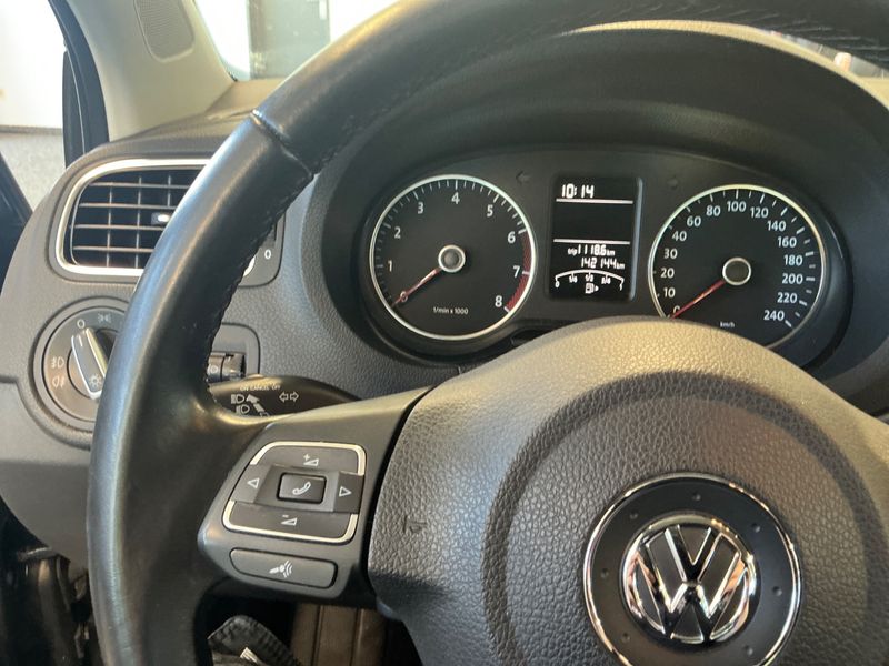 Volkswagen Polo 1.2 TSI Highline 2014 – снимка 22