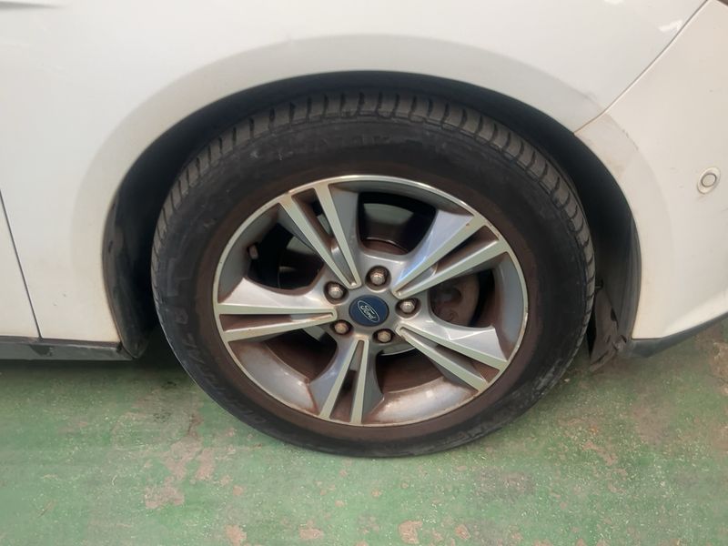 Ford Focus 1.0 EcoBoost Edition 2013 – снимка 11