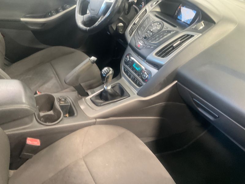 Ford Focus 1.0 EcoBoost Edition 2013 – снимка 28