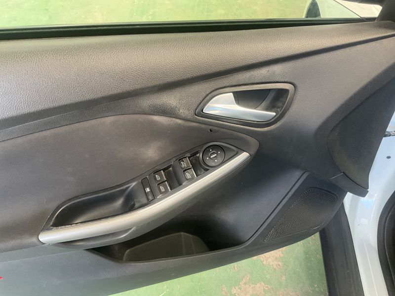 Ford Focus 1.0 EcoBoost Edition 2013 – снимка 27