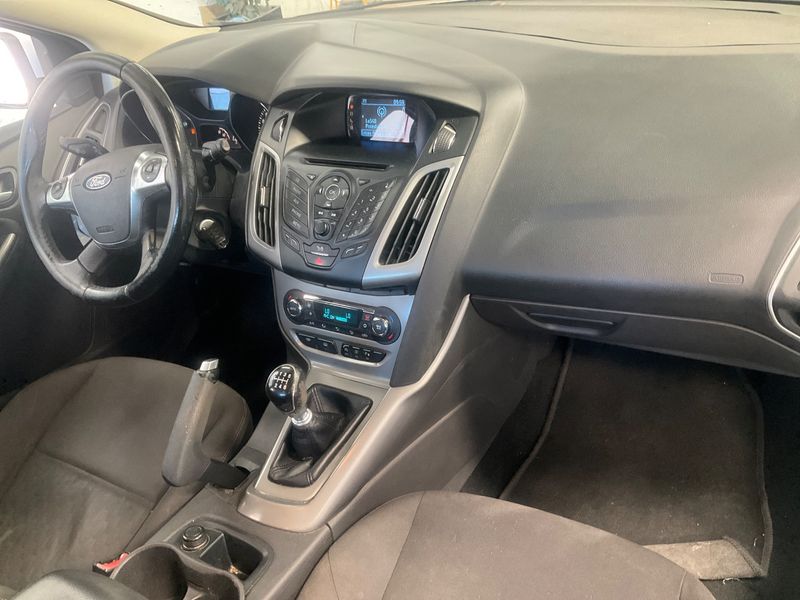Ford Focus 1.0 EcoBoost Edition 2013 – снимка 17
