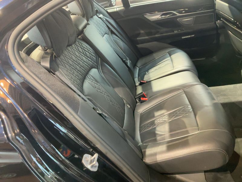 BMW 7er 750i L xDrive 2016 – снимка 19