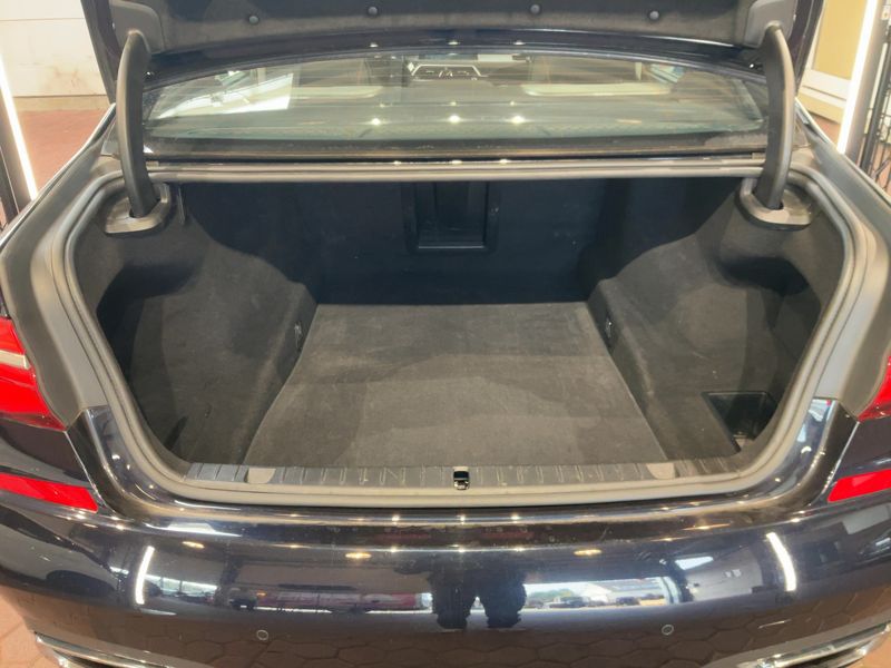 BMW 7er 750i L xDrive 2016 – снимка 15
