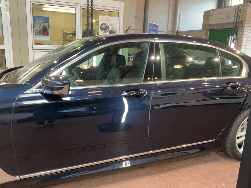 BMW 7er 750i L xDrive 2016 – снимка 4