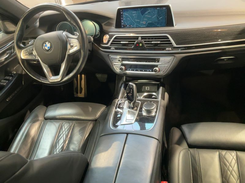 BMW 7er 750i L xDrive 2016 – снимка 17