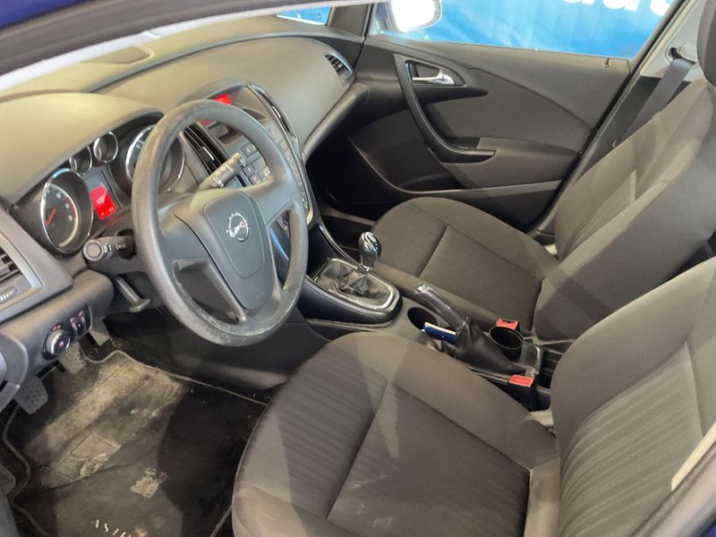 Opel Astra 1.4 Selection 2011 – снимка 3