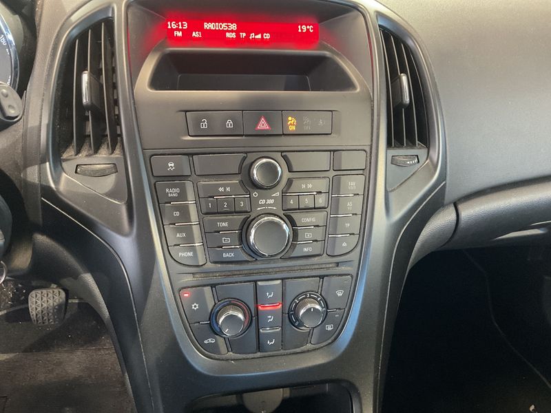 Opel Astra 1.4 Selection 2011 – снимка 6