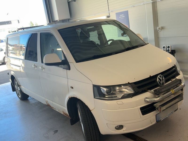 Volkswagen T5 Kombi 2.0 TDI lang 4Motion 2014 – снимка на щета