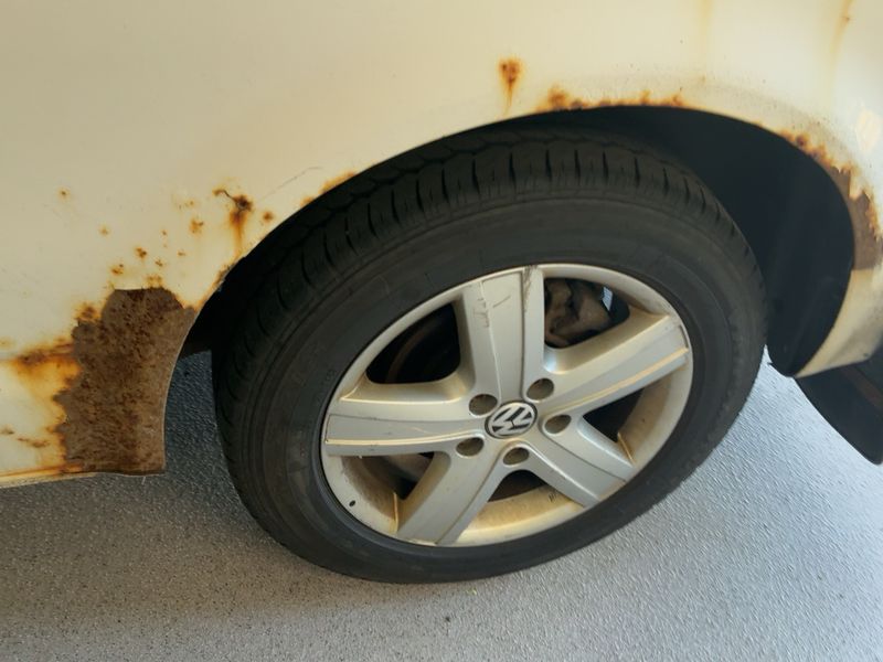 Volkswagen T5 Kombi 2.0 TDI lang 4Motion 2014 – снимка на щета