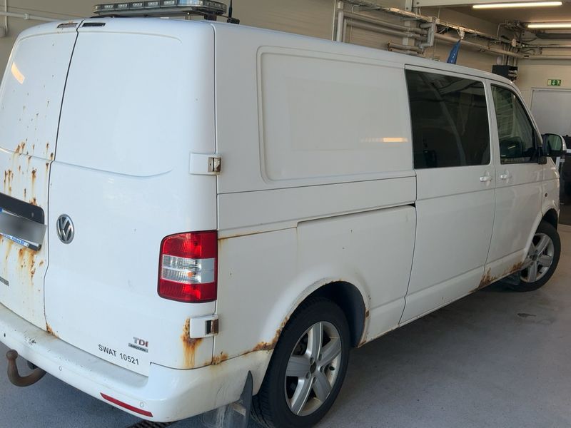 Volkswagen T5 Kombi 2.0 TDI lang 4Motion 2014 – снимка на щета
