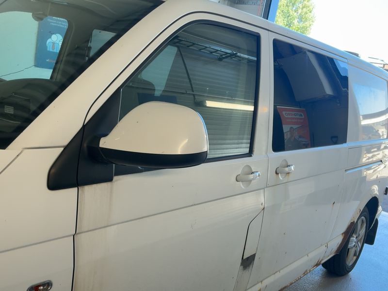 Volkswagen T5 Kombi 2.0 TDI lang 4Motion 2014 – снимка на щета