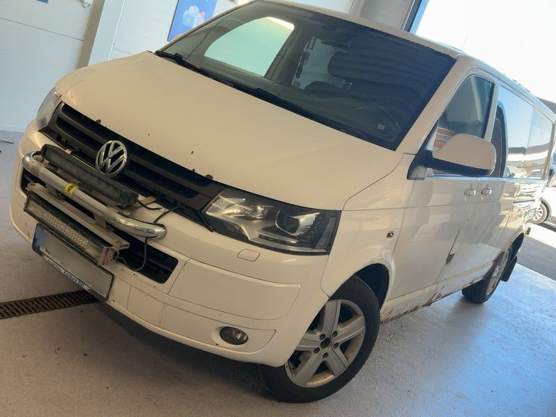 Volkswagen T5 Kombi 2.0 TDI lang 4Motion 2014 – снимка на щета