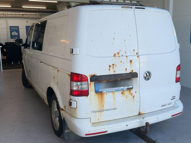 Volkswagen T5 Kombi 2.0 TDI lang 4Motion 2014 – снимка на щета