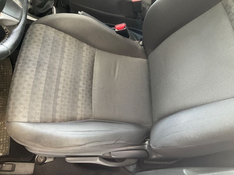 Toyota Yaris 1.0 VVT-i Active 2016 – снимка 23