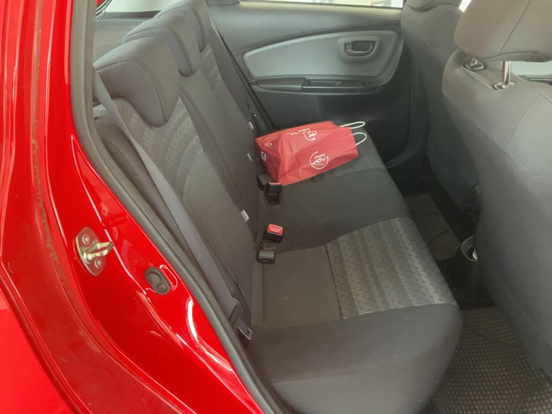 Toyota Yaris 1.0 VVT-i Active 2016 – снимка 19
