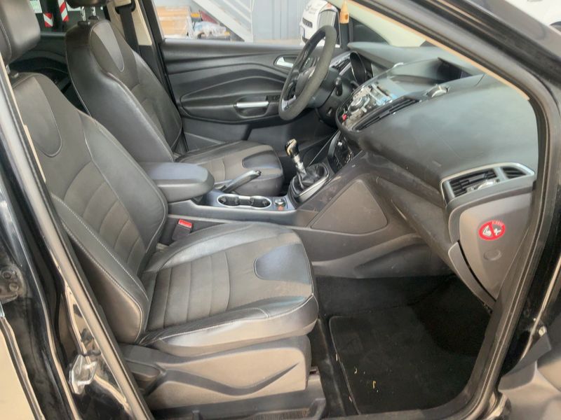 Ford Kuga 2.0 TDCi Titanium 2013 – снимка 16