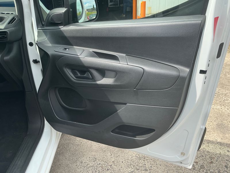 Citroen Berlingo 1.5 Blue-HDi Control XL 2021 – снимка 27