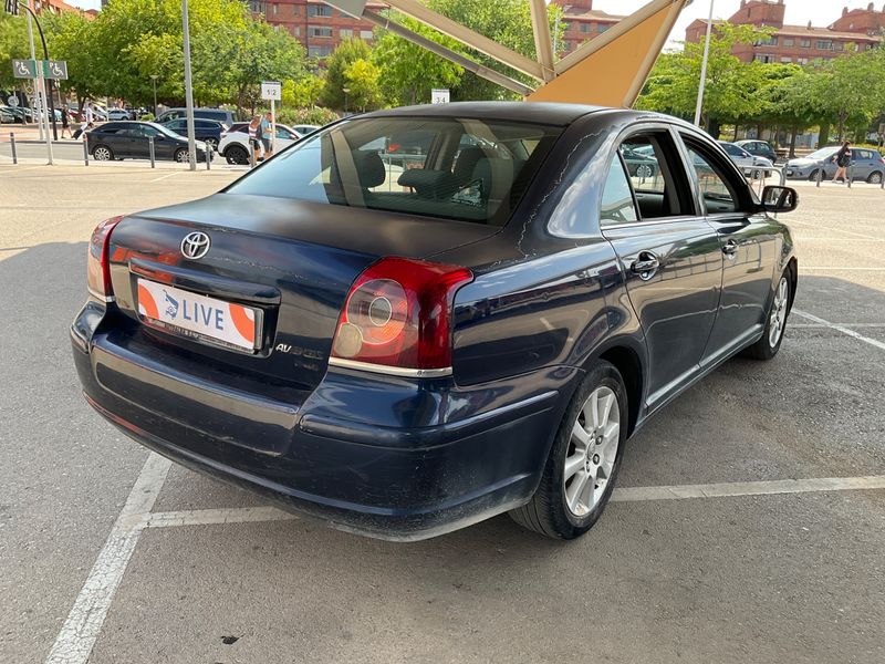 Toyota Avensis 2.2 D-4D Sol 2007 – снимка 2