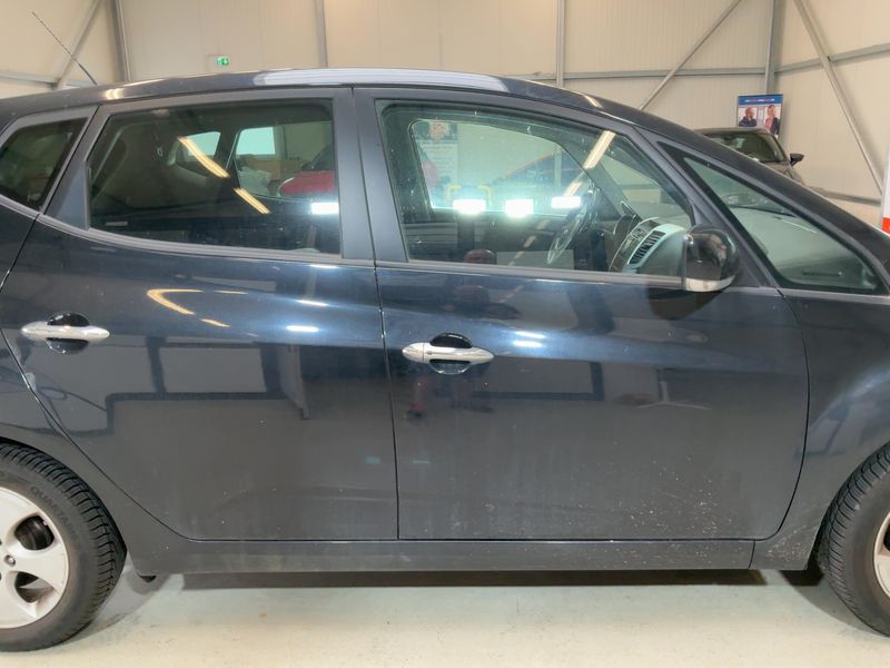 Kia Venga 1.6 FIFA World Cup Edition 2014 – снимка 10