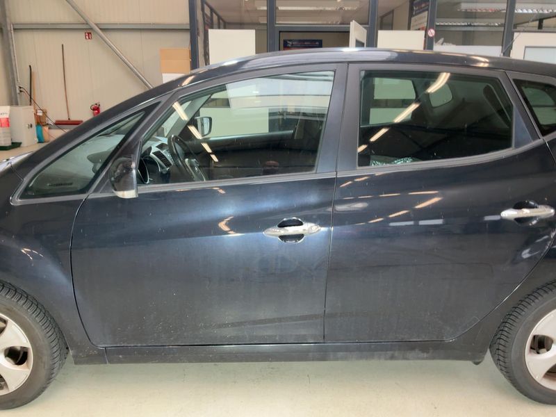 Kia Venga 1.6 FIFA World Cup Edition 2014 – снимка 4