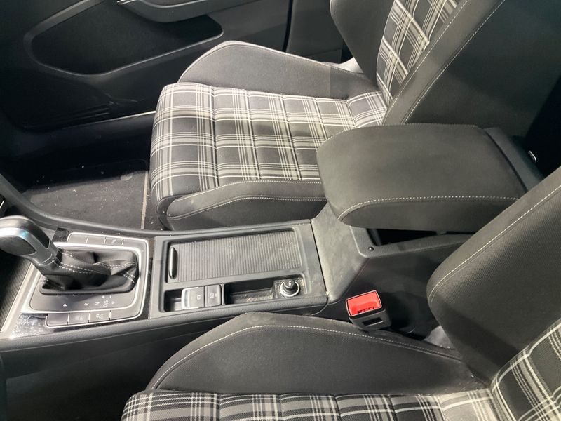 Volkswagen Golf VII 2.0 TDI GTD BlueMotion Tech 2018 – снимка 32