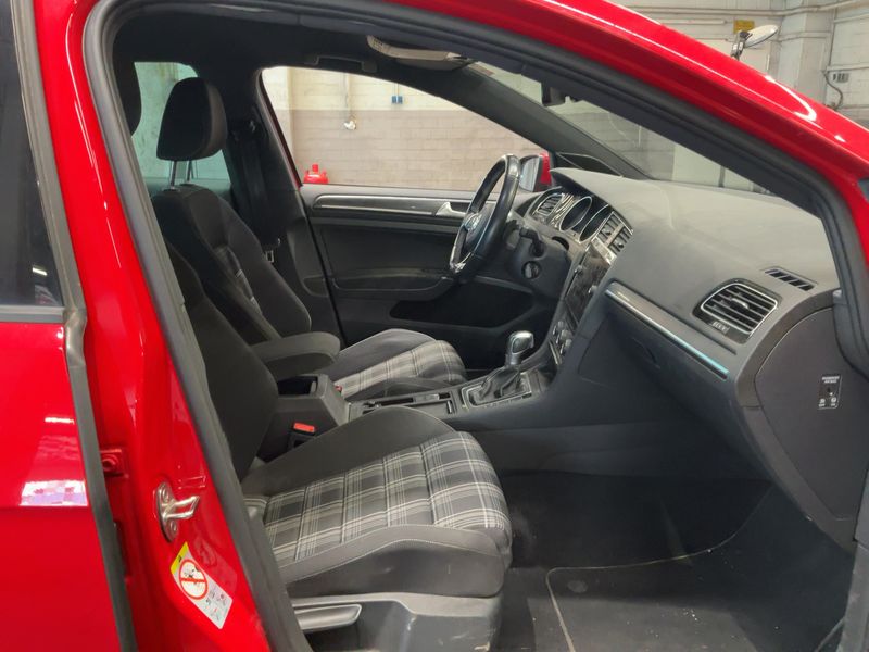 Volkswagen Golf VII 2.0 TDI GTD BlueMotion Tech 2018 – снимка 17