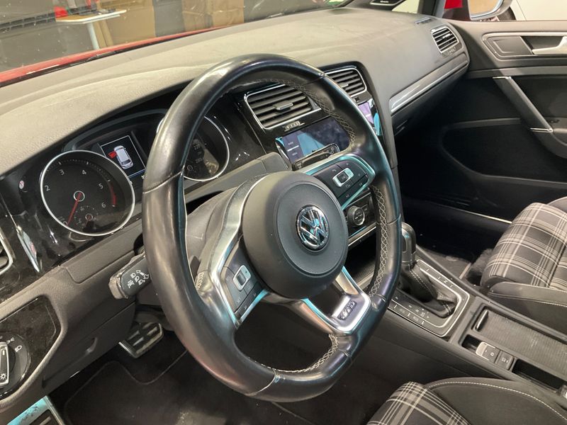 Volkswagen Golf VII 2.0 TDI GTD BlueMotion Tech 2018 – снимка 31