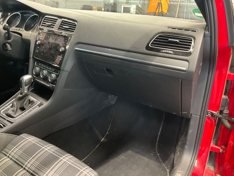 Volkswagen Golf VII 2.0 TDI GTD BlueMotion Tech 2018 – снимка 28