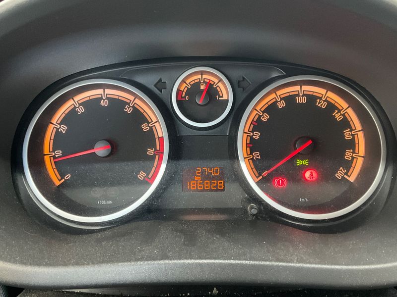Opel Corsa 1.4 Satellite 2011 – снимка 4