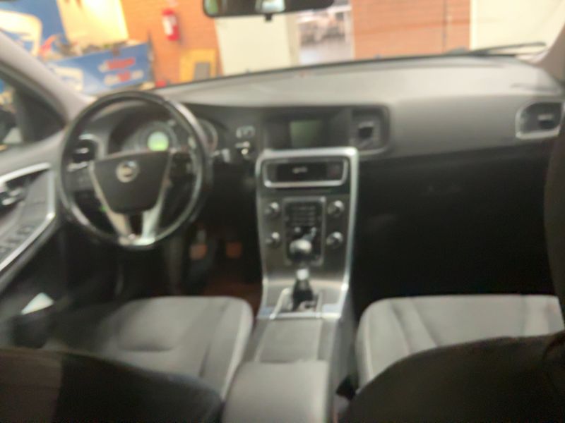 Volvo V60 2.0 T Momentum 2010 – снимка 17