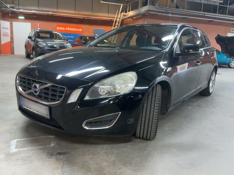 Volvo V60 2.0 T Momentum 2010 – снимка 1