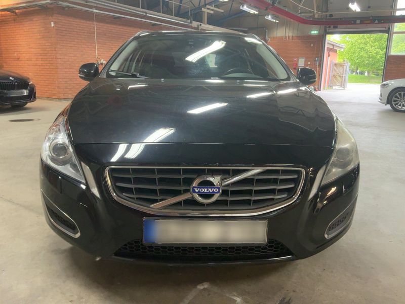Volvo V60 2.0 T Momentum 2010 – снимка 14
