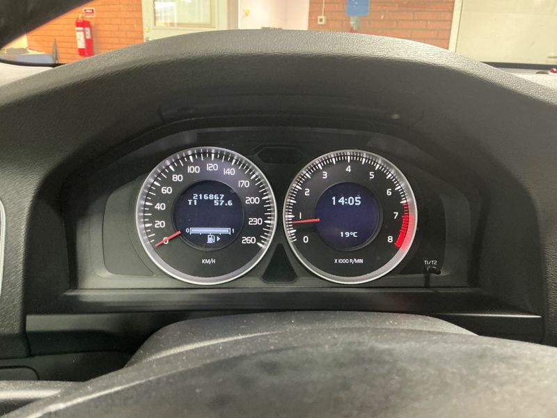 Volvo V60 2.0 T Momentum 2010 – снимка 18