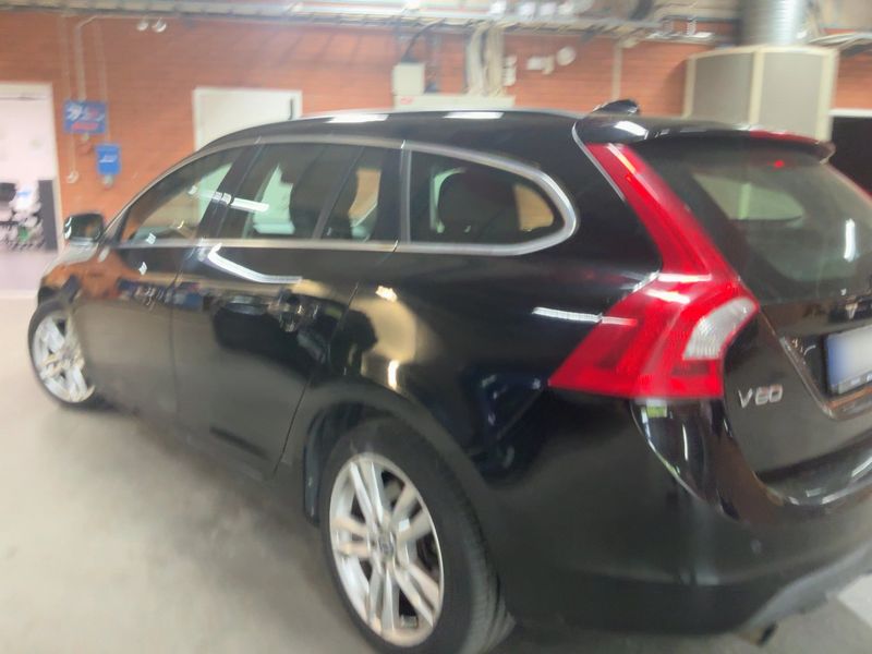 Volvo V60 2.0 T Momentum 2010 – снимка 6