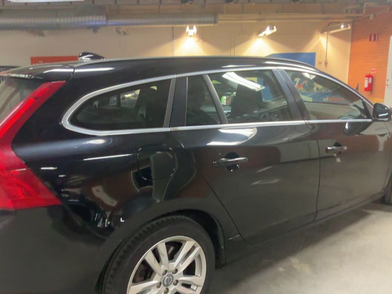 Volvo V60 2.0 T Momentum 2010 – снимка 8