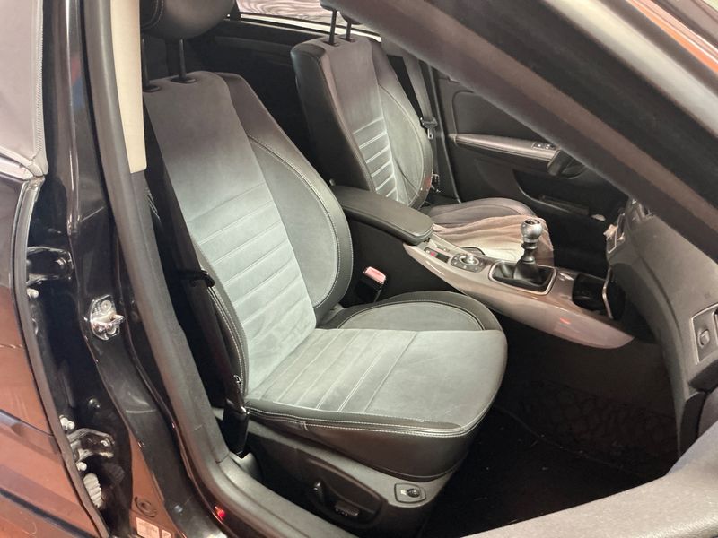 Renault Laguna 2.0 dCi GT 4Control 2011 – снимка 3