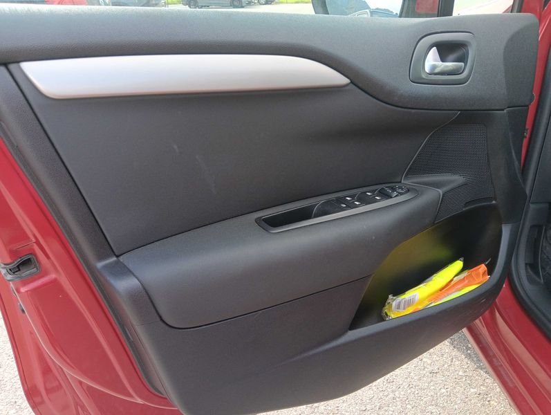 Citroen C4 1.6 Blue-HDi Feel 2015 – снимка 16